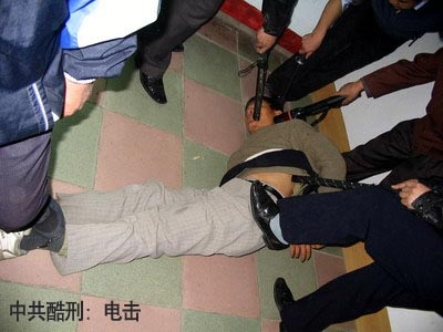 2010-7-15-minghui-persecution-electric-batons 3
