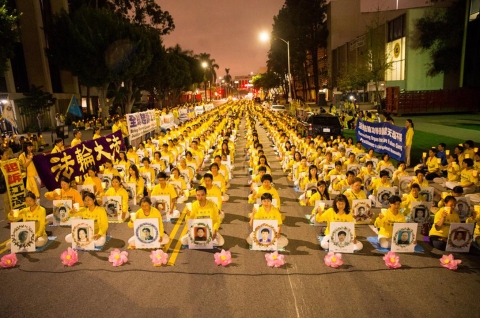 2015-10-17-minghui-los angeles chinese embassy candlelight vigil-01