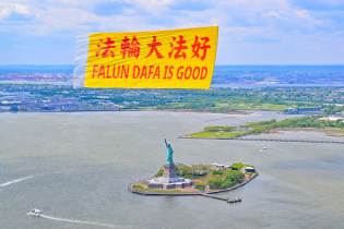 2026-5-17-nyc-banner-flyover-01