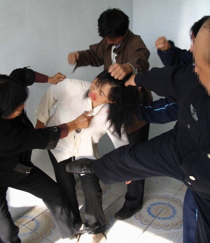 2013-9-24-minghui-torture-beating 6