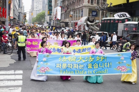 2016 5 14 minghui falun gong newyork parade 08