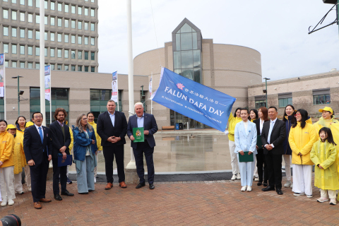 2025-5-2-canada-barrie-raiseflag-01