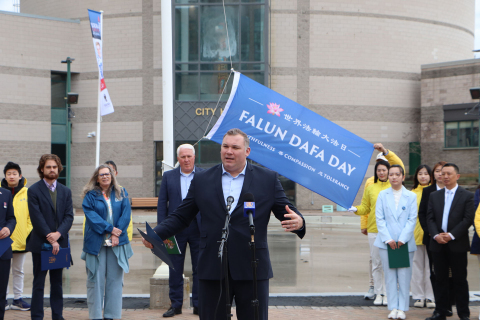 2025-5-2-canada-barrie-raiseflag-04