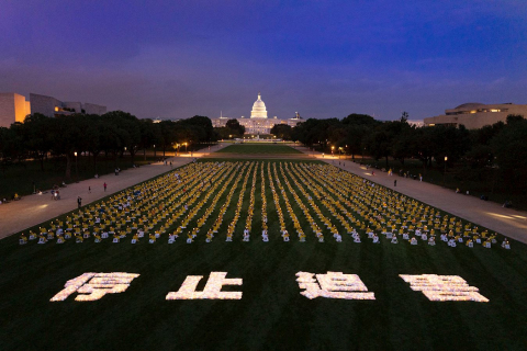 2025-7-18-dc-candlelight-vigil_01_C8xsxrC