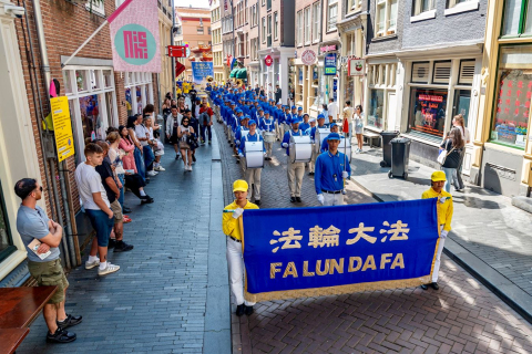 2025-8-13-holand-parade_03