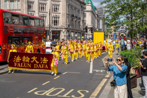 2025-8-23-uk-parade-02