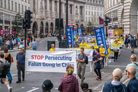 2025-8-23-uk-parade-05