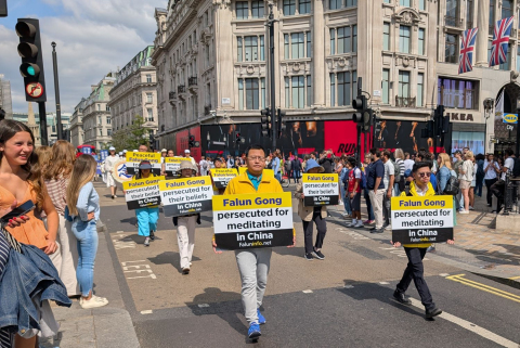 2025-8-23-uk-parade-09