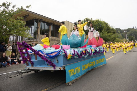 2025-9-13-seattlw-parade-02
