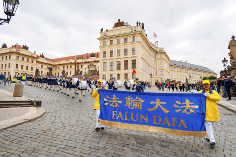 2025-10-17-czech-parade_01