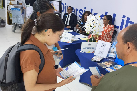 2025-11-4-santo-domingo-bookfair_04