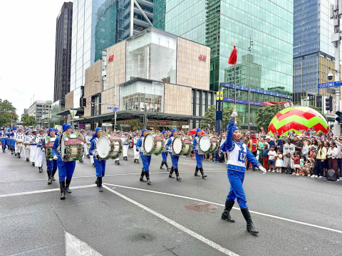 2025-12-1-newzealand-parade_03