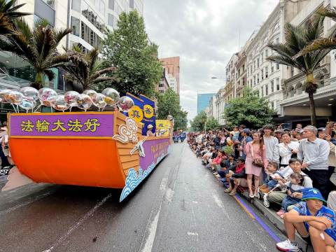 2025-12-1-newzealand-parade_06