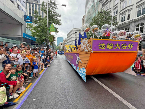 2025-12-1-newzealand-parade_07