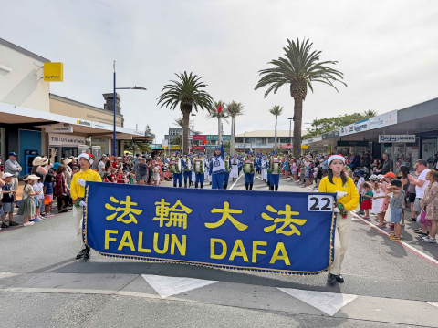 2025-12-1-newzealand-parade_08
