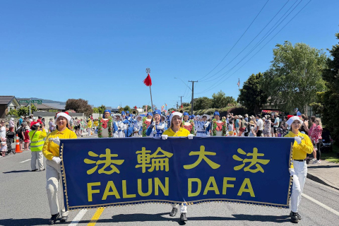 2025-12-16-newzealand-parade_06