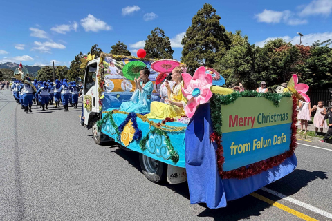 2025-12-16-newzealand-parade_08