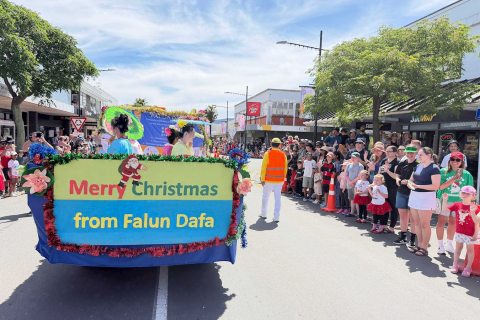 2025-12-16-newzealand-parade_13