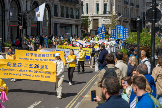 2025-4-19-uk-parade-02